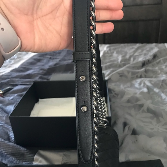 Chanel boy new medium w/ruthenium hardware - Picture 5 of 8